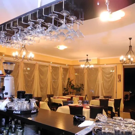 民宿 Admar & Restaurant 科斯蒂内什蒂