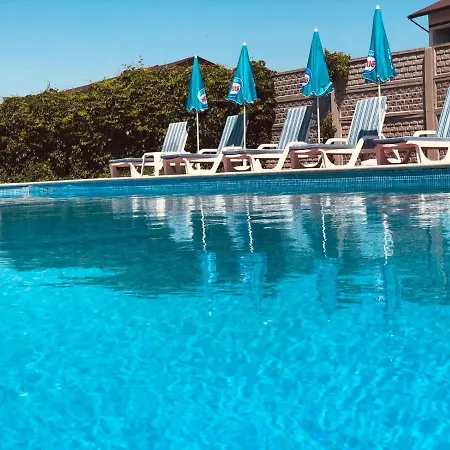 Δωμάτια σε οικογενειακή κατοικία Admar & Restaurant *