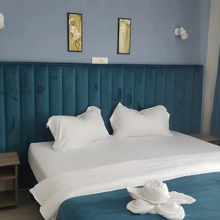 Admar & Restaurant Homestay *