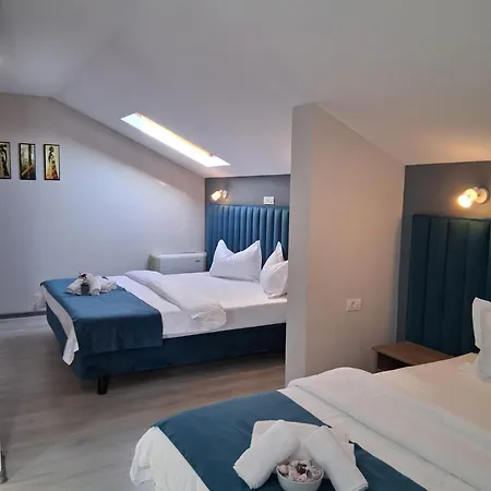 Admar & Restaurant Homestay *
